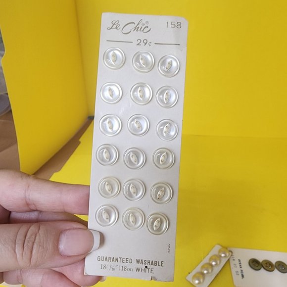 Vintage Mother of Pearl Buttons on Original Cards Blue, Pink, Yellow, Pearl ๐งต๐ชก - Picture 12 of 16